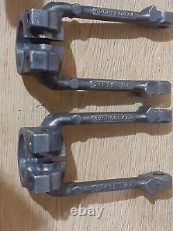 2005-2010 Jeep Grand Cherokee&Commander LH&RH Clevis Strut Forks OEM With BOLTS