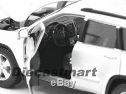 2011 JEEP GRAND CHEROKEE LAREDO SILVER 124 DIECAST CAR MODEL BY MAISTO 31205
