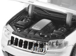 2011 JEEP GRAND CHEROKEE LAREDO SILVER 124 DIECAST CAR MODEL BY MAISTO 31205