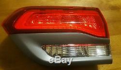 2014-2017 Gray Jeep Grand Cherokee Liftgate Lamps