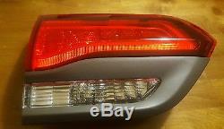 2014-2017 Gray Jeep Grand Cherokee Liftgate Lamps