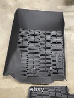 22-25jeep Grand Cherokee & 21-25 Grand Cherokee L Mopar All-Weather Floor Mats